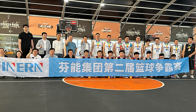 热血赛场，拼搏共赢